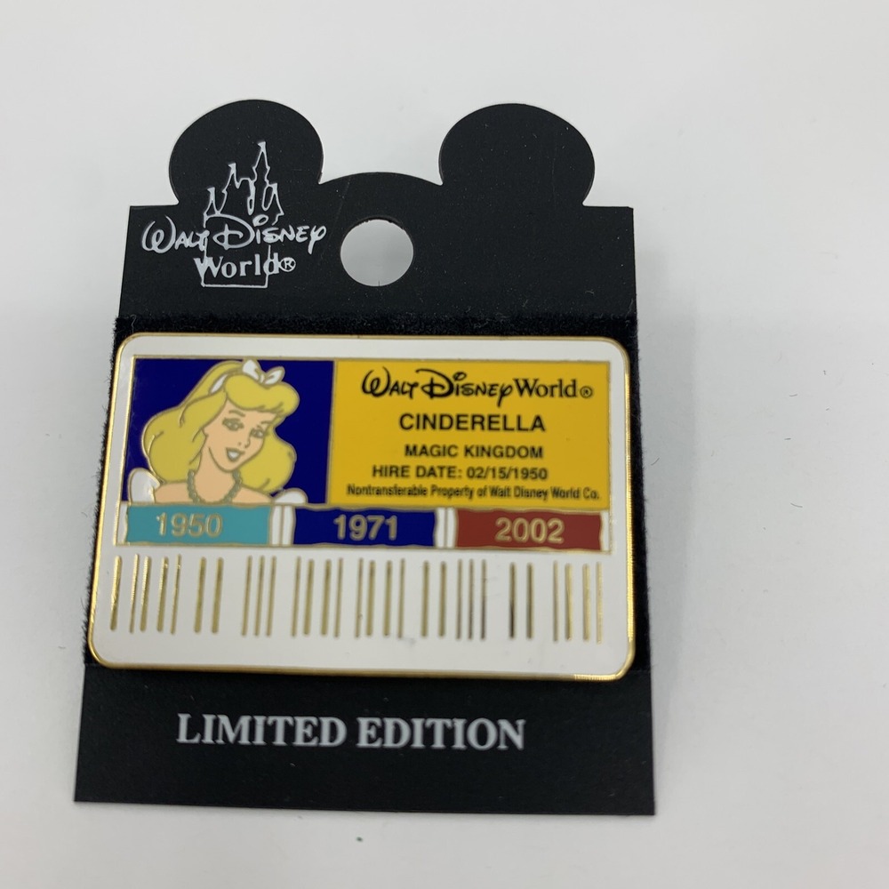 Cinderella Magic Kingdom Cast ID Badge Card Series LE-3500 Disney Pin 9478